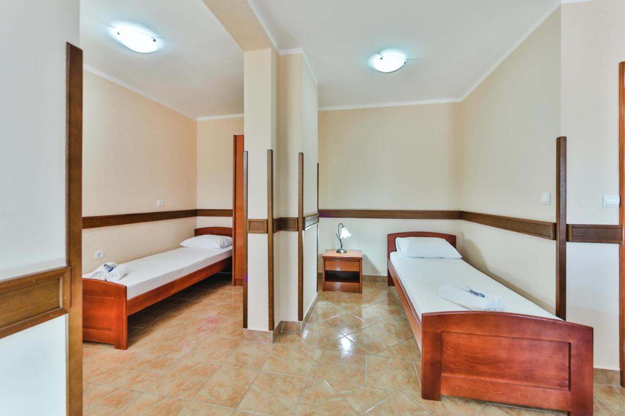 Garni Hotel Koral Budva Exteriör bild
