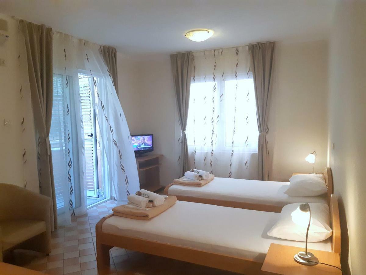 Garni Hotel Koral Budva Rum bild