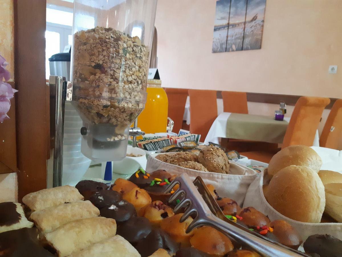 Garni Hotel Koral Budva Exteriör bild